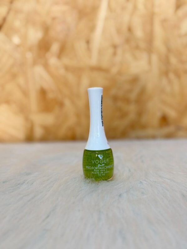 Esmalte Vogue tradicional base fortalecimiento aloe y coco