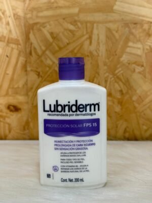 7702035416155 Crema lubriderm protección solar · 200 ml
